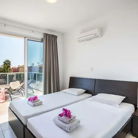 Villa In Sleeps 6 Includes Swimming Pool Air Con And Wifi 1 2