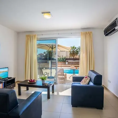 In Sleeps 6 Includes Swimming Pool Air Con And Wifi 1 2 * Пейя