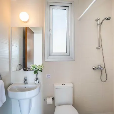 In Sleeps 6 Includes Swimming Pool Air Con And Wifi 1 2 Villa *