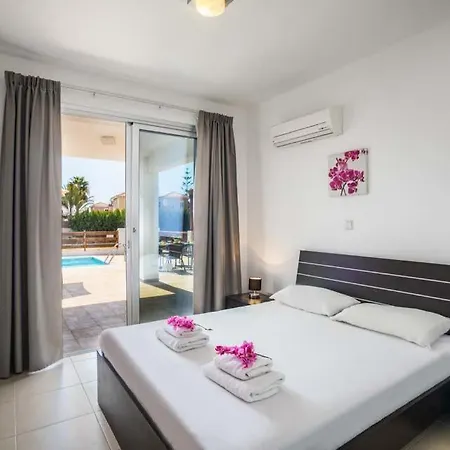 Вилла In Sleeps 6 Includes Swimming Pool Air Con And Wifi 1 2