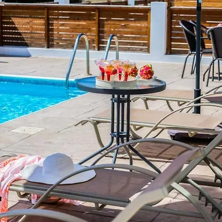 In Sleeps 6 Includes Swimming Pool Air Con And Wifi 1 2 * Пейя