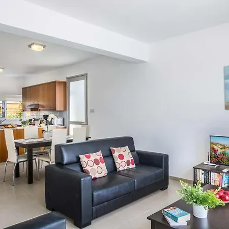 Вилла In Sleeps 6 Includes Swimming Pool Air Con And Wifi 1 2