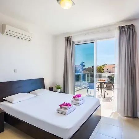 Вилла In Sleeps 6 Includes Swimming Pool Air Con And Wifi 1 2